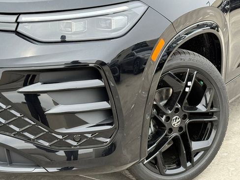 New 2026 Volkswagen Tiguan SE R-Line image 2