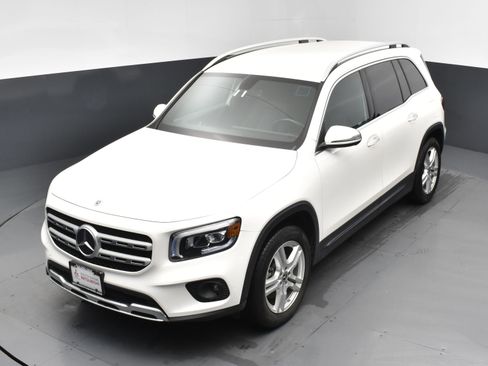 Used 2021 Mercedes-Benz GLB 250 4MATIC w/ Premium Package image 18