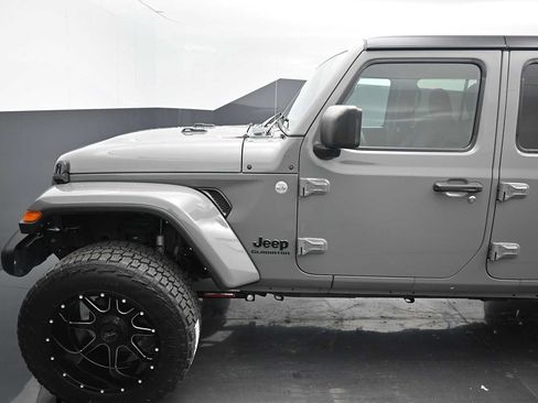 Used 2021 Jeep Gladiator Sport AWD/4WD image 17