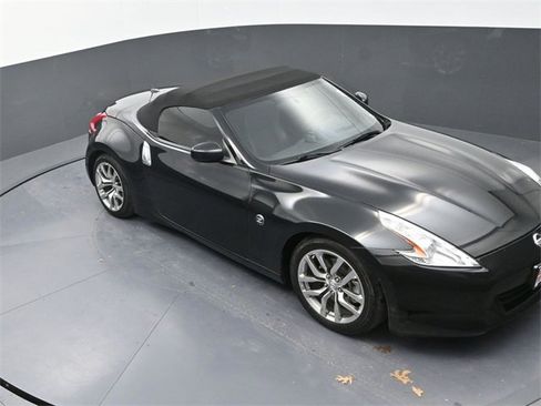 Used 2010 Nissan 370Z Touring image 15