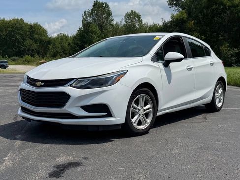 Used 2017 Chevrolet Cruze LT FWD image 3