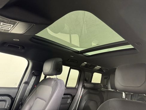 Used 2023 Land Rover Defender 110 X-Dynamic SE image 22