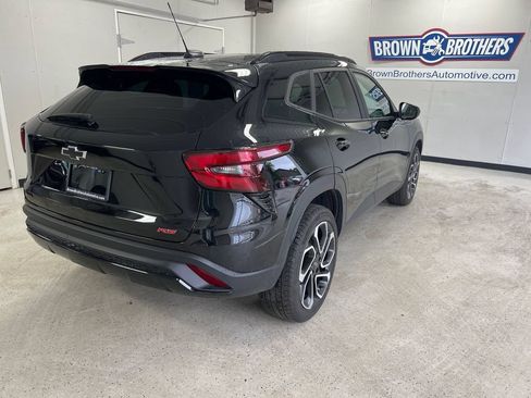 Used 2024 Chevrolet Trax RS w/ Sunroof Package FWD image 3