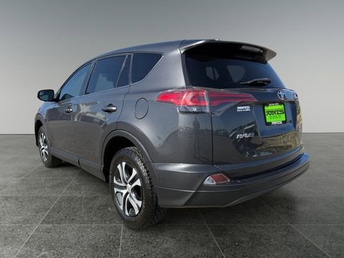 Used 2018 Toyota RAV4 LE AWD/4WD image 4