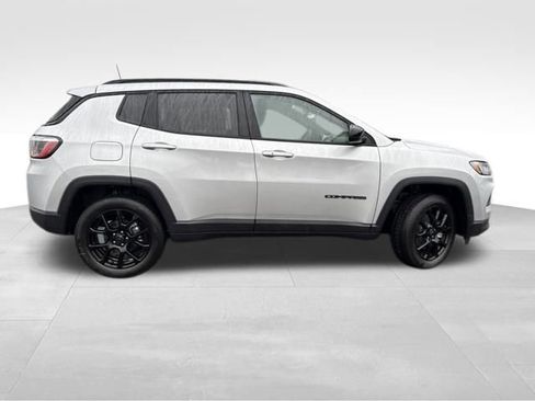 New 2026 Jeep Compass Latitude image 8