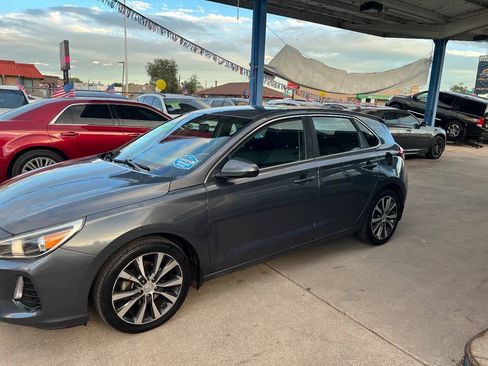 Used 2018 Hyundai Elantra GT FWD image 26