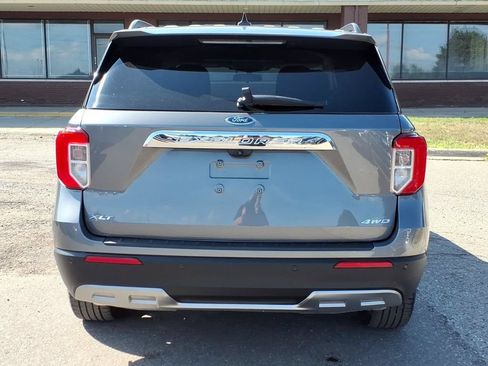 Used 2022 Ford Explorer XLT w/ Equipment Group 202A AWD/4WD image 4