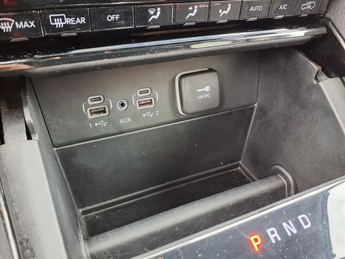 Used 2023 Jeep Grand Cherokee Laredo image 8