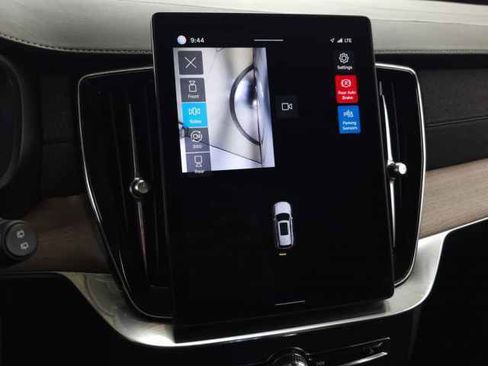 Certified 2025 Volvo XC90 B5 Plus AWD/4WD image 31