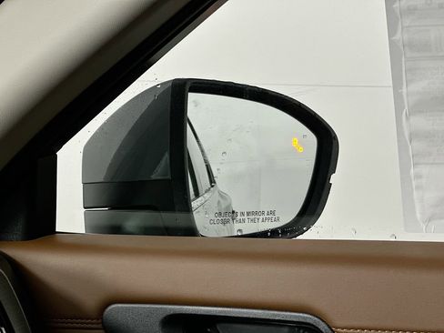 New 2025 Nissan Pathfinder Platinum w/ Black Appearance Package image 25