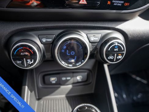 Certified 2023 Hyundai Venue SEL image 25