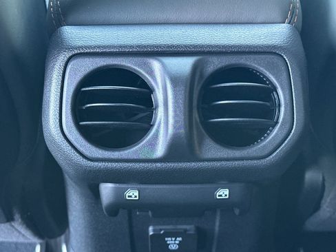 New 2025 Jeep Gladiator Mojave image 15