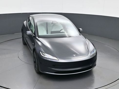 Used 2025 Tesla Model 3 Long Range image 17