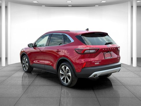 Used 2023 Ford Escape Platinum image 5