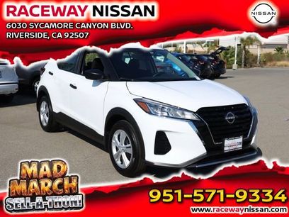 New 2025 Nissan Kicks Play S