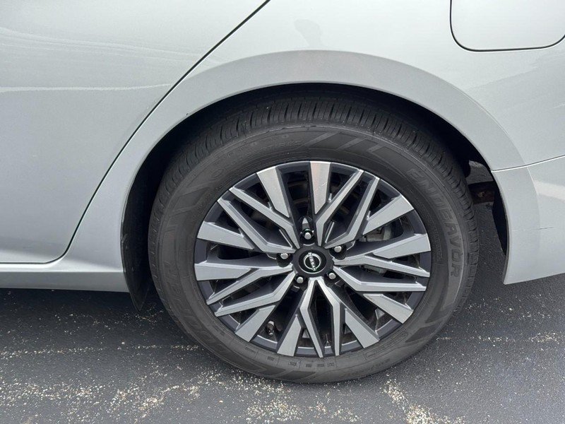 Used 2023 Nissan Altima 2.5 SV w/ SV Premium Package FWD image 7