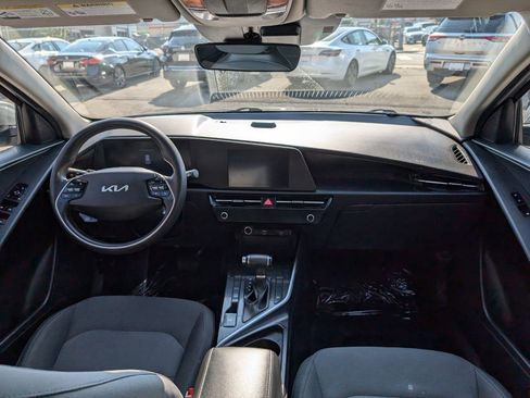 Used 2023 Kia Niro LX image 13