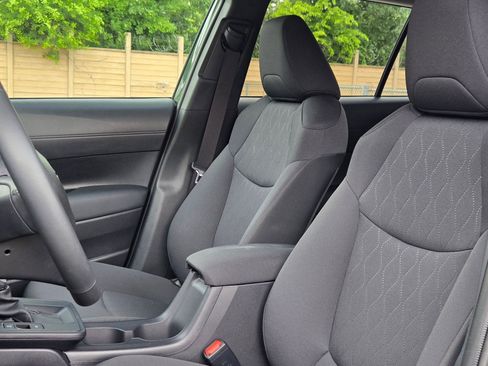 Used 2026 Toyota Corolla Cross LE w/ Moonroof Package FWD image 14
