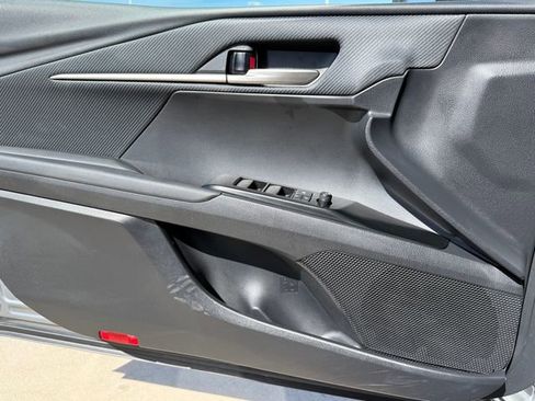 Used 2025 Toyota Camry SE image 21