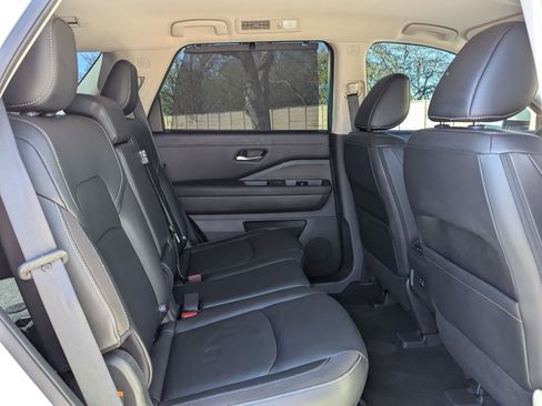 Used 2023 Nissan Pathfinder SL w/ Lighting Package (N92) image 23