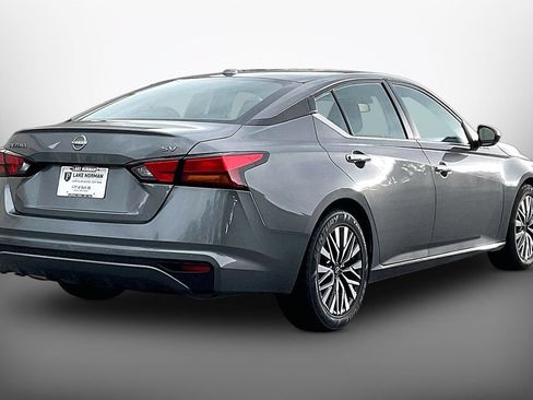 Used 2024 Nissan Altima 2.5 SV FWD image 8