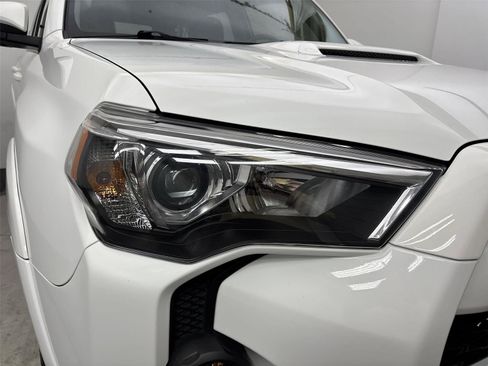 Used 2022 Toyota 4Runner TRD Off-Road Premium w/ Moonroof Package AWD/4WD image 18