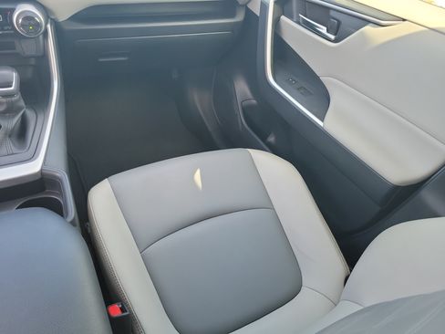 Used 2019 Toyota RAV4 XLE Premium FWD image 19