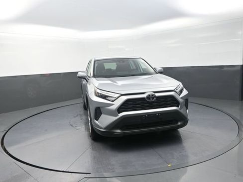 Used 2025 Toyota RAV4 LE AWD/4WD image 22