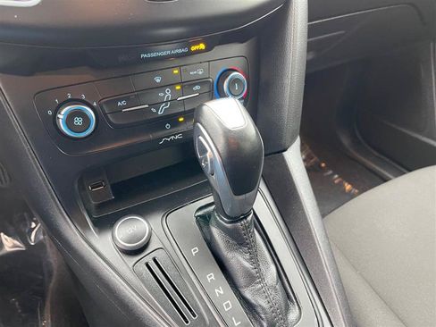 Used 2015 Ford Focus SE FWD image 21