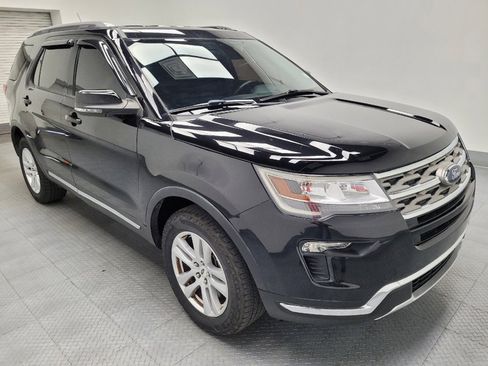 Used 2018 Ford Explorer XLT w/ Equipment Group 201A AWD/4WD image 11