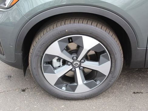 New 2026 Volvo XC40 B5 Plus w/ Climate Package AWD/4WD image 10