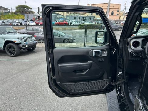 Used 2024 Jeep Wrangler Unlimited w/ LED Headlamp & Fog Lamp Group AWD/4WD image 11