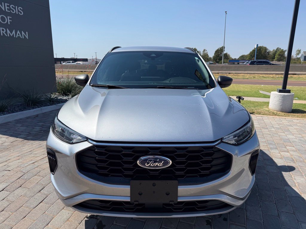 Used 2023 Ford Escape ST-Line w/ Tech Pack #1 FWD image 8