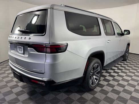 Used 2023 Jeep Wagoneer L Series II image 7