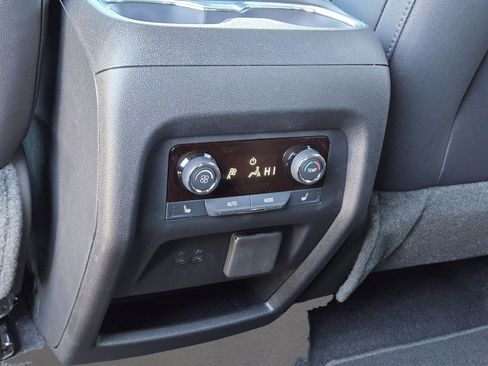 New 2026 Chevrolet Traverse High Country image 18