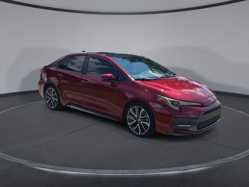 Used 2022 Toyota Corolla SE FWD image 2