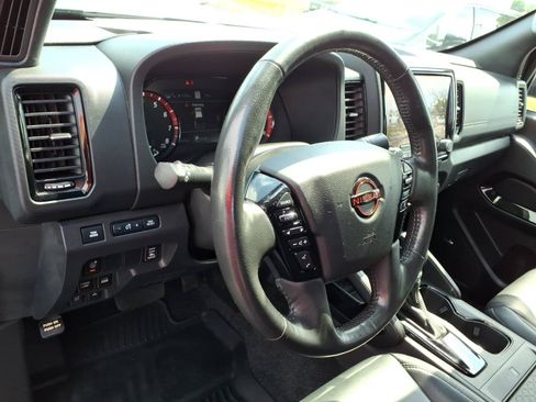 Used 2022 Nissan Frontier PRO-4X w/ Pro-4X Premium Package AWD/4WD image 8