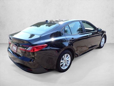 Used 2025 Toyota Camry LE FWD image 4