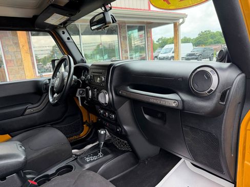 Used 2014 Jeep Wrangler Unlimited Sport w/ Quick Order Package 24S AWD/4WD image 21