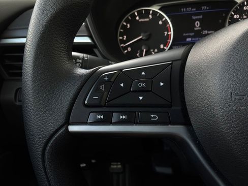 Used 2025 Nissan Altima 2.5 SV FWD image 32