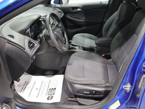 Used 2019 Chevrolet Cruze LT w/ Convenience Package FWD image 11