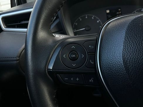 Used 2025 Toyota Corolla Cross LE image 32