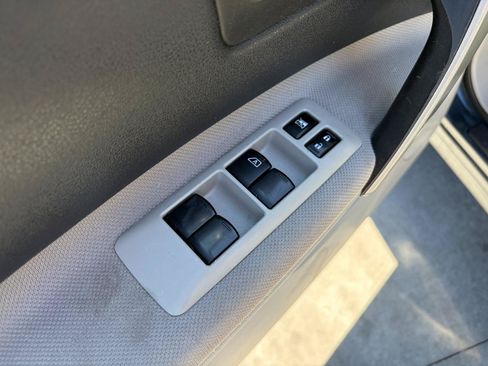 Used 2015 Nissan Rogue S FWD image 11