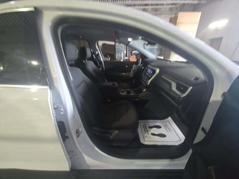 Used 2023 GMC Acadia SLE w/ Driver Convenience Package FWD image 13