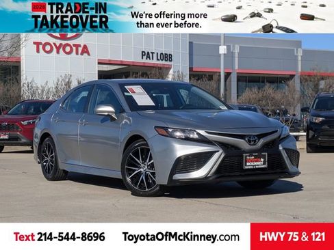 Used 2024 Toyota Camry SE image 1