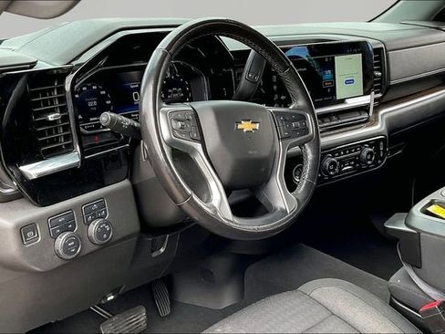 Used 2022 Chevrolet Silverado 1500 LT AWD/4WD image 12