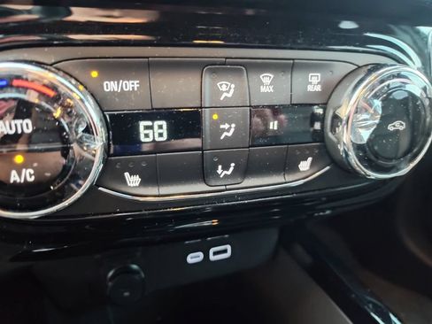 Used 2024 Chevrolet Trax RS FWD image 9