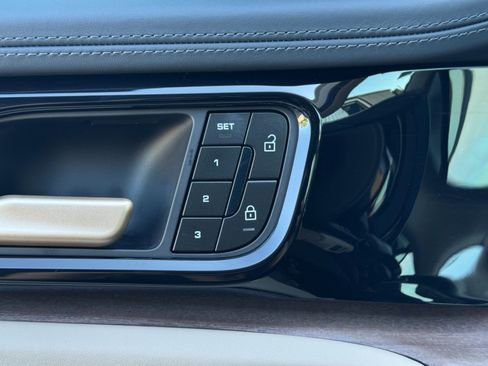 Used 2024 Porsche Panamera 4 image 18