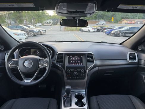 Used 2019 Jeep Grand Cherokee Laredo RWD image 29