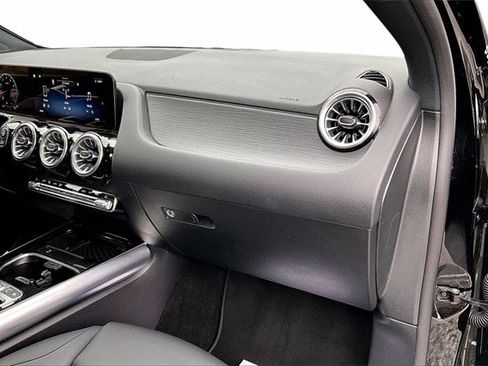 Certified 2025 Mercedes-Benz GLA 250 4MATIC image 29